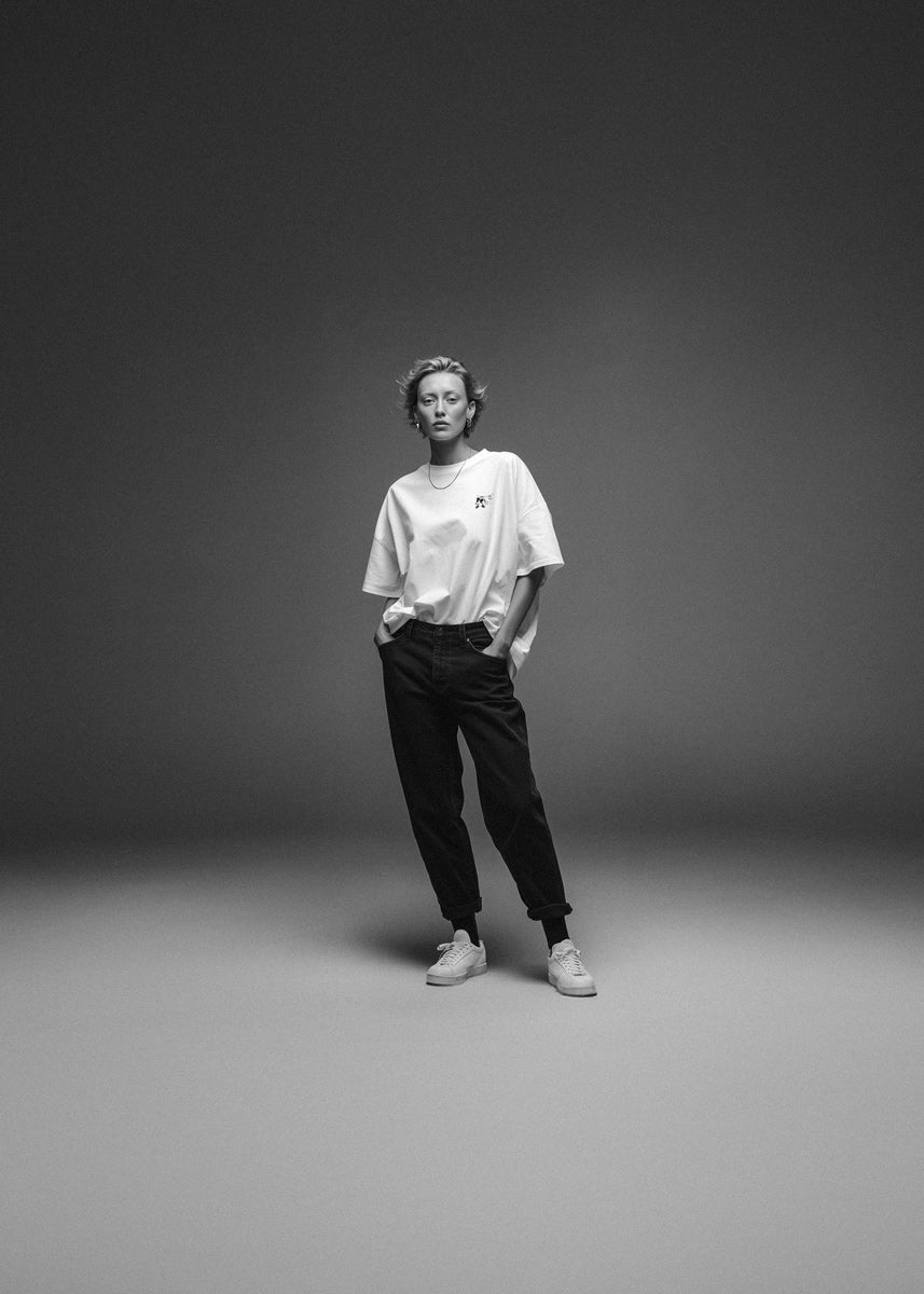 Tail Hang - Tee (Oversized)